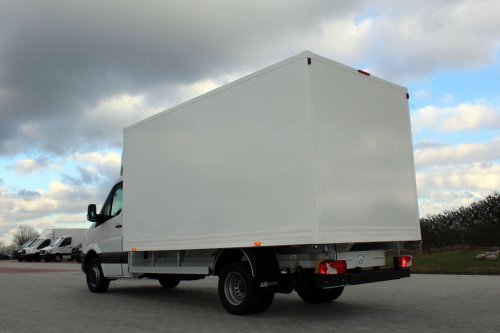 AG Zabudowy - Realizacje - Mercedes Sprinter - kontener z drzwiami bocznymi