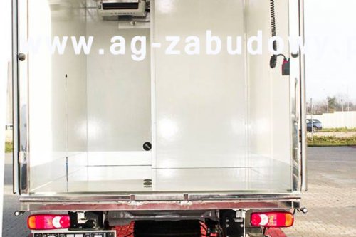 AG Zabudowy - Realizacje - Peugeot Boxer  - izoterma z agregatem dwustrefowym i windą załadunkową